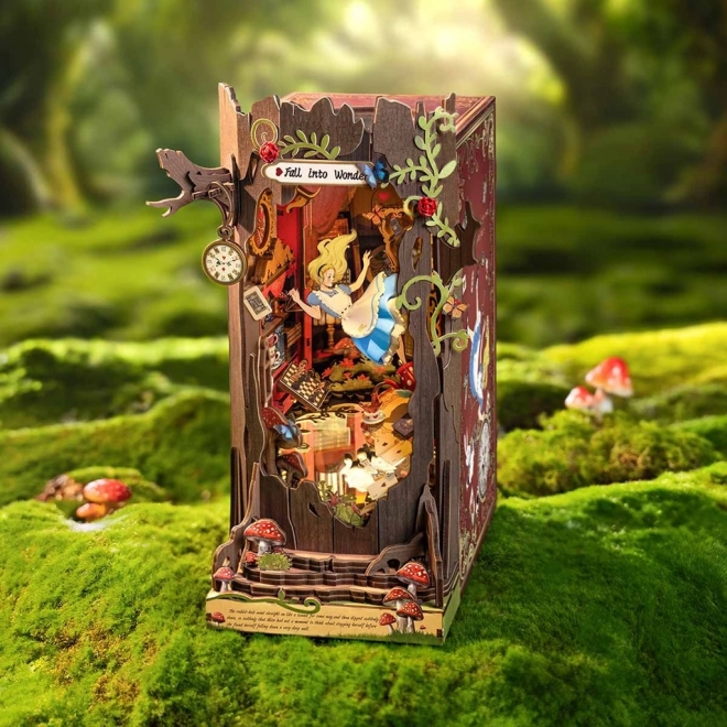 Buchstütze mit 3D-Diorama Reise ins Wunderland