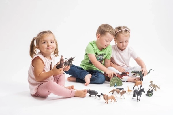 Realistisches Modell der tschechischen Fleckvieh-Plastikkuh 12 cm
