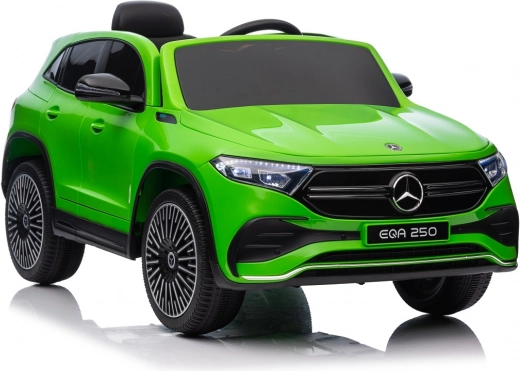 Elektrisches Auto Mercedes Benz EQA 250 grün