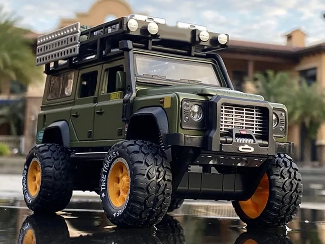 Metall-Geländewagen mit Sound und LED-Lichtern