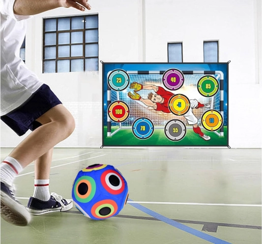 Set für Fußballspiel mit Zielscheibe und leuchtendem Ball