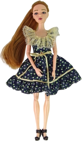 Elegantes Blumenkleid und Accessoires
