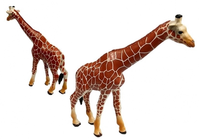 Bildungsfiguren Giraffenfamilie mit Afrika-Hintergrund