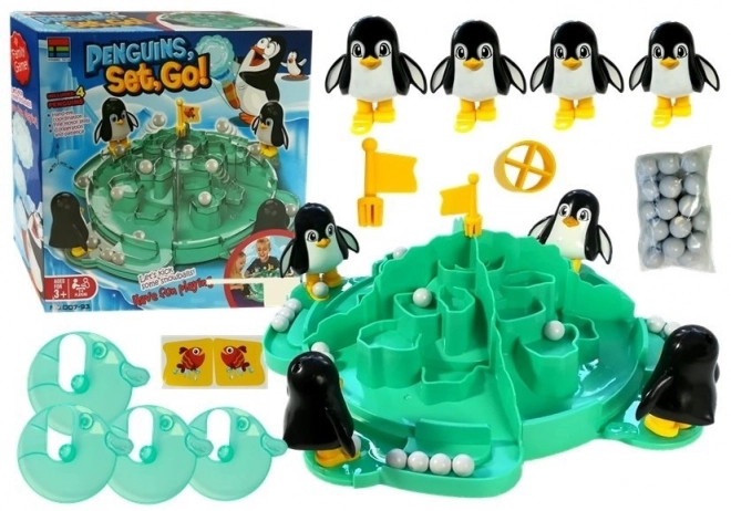 Lustiges Spiel mit Pinguinen und Schneebällen