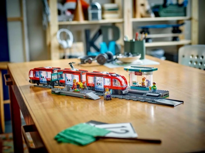 LEGO City Straßenbahn mit Haltestelle