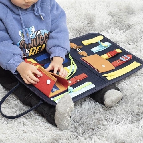 Manipulationstafel für Kinder in Taschendesign