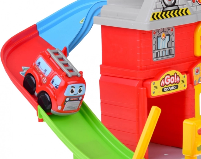 Spiralförmige Bahn vom Dach bis zum Boden