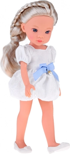 Elegantes Outfit mit Perlendetail