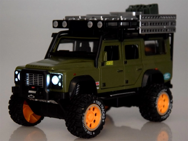 Metall-Geländewagen mit Sound und LED-Lichtern
