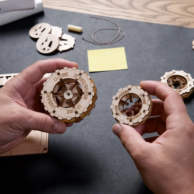 Ugears 3D Holzmechanisches Puzzle Traktor