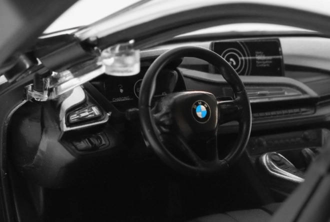 Ferngesteuertes BMW i8 Modell in Weiß von Rastar im Maßstab 1:14
