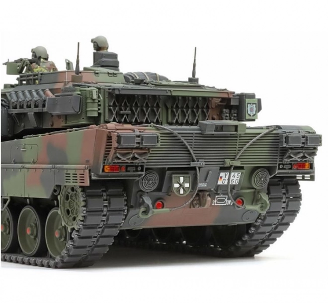 Plastikmodell des deutschen Panzers Leopard 2 A7V