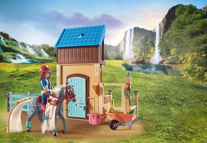Spielset mit Pferdefiguren Amelia und Whisper im Stall