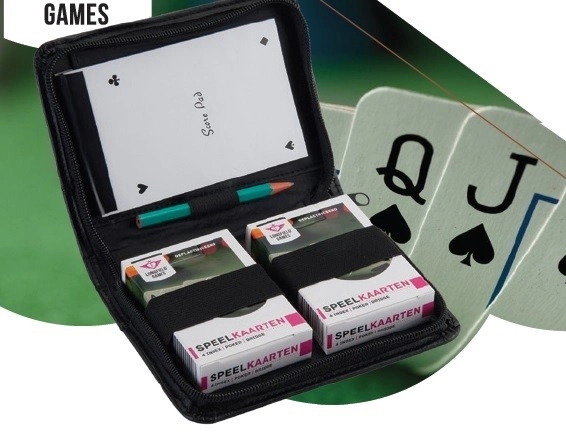 Set aus 2 Kartenspielen in Etui mit Notizblock und Stift