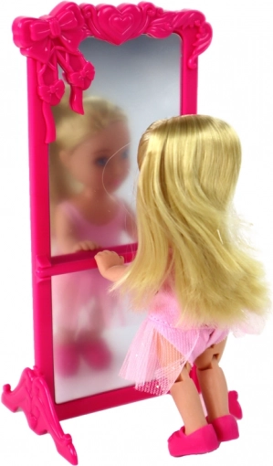 Großer rosa Spiegel fürs Training
