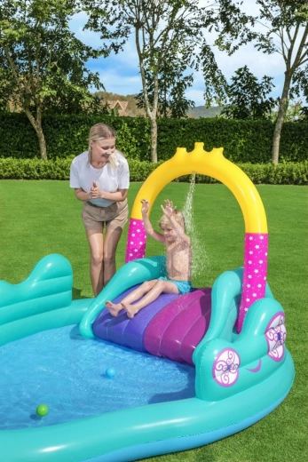 Wasserbogen mit Dusche zur Erfrischung
