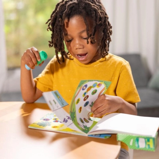 Einfaches Kleben aus dem praktischen Spender