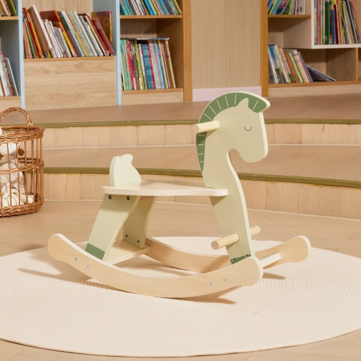 Stabile Holzkonstruktion für sicheres Schaukeln