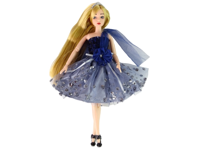 Glitzerndes Kleid und stilvolle Accessoires
