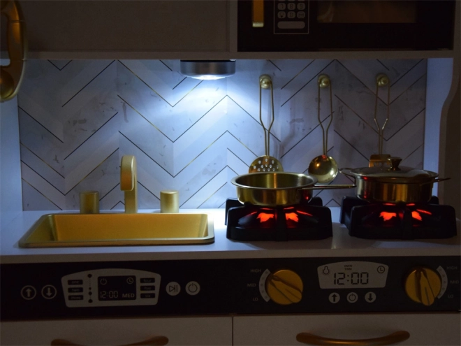 Große Kinderküche aus Holz mit Kühlschrank, Backofen und Eismaschine