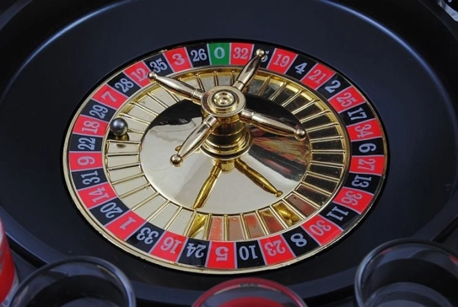 Party-Roulette-Spielset mit 16 Gläsern