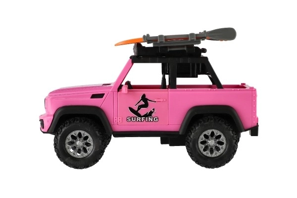 Rosa Geländewagen mit Surfbrettern und Lichteffekten