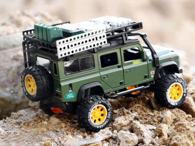 Metall-Geländewagen mit Sound und LED-Lichtern