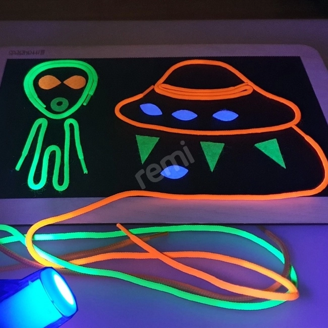 Fluo Spaghetti Set mit LED-Lampe