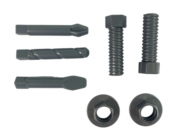 Set aus Schrauben, Muttern und wechselbaren Bohrern
