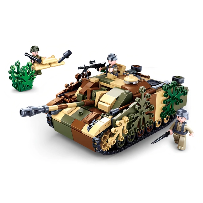 Realistischer getarnter Panzer mit beweglichen Elementen