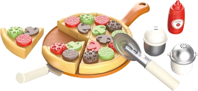 Pizza mit Belägen und Werkzeug