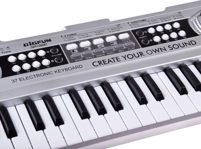 37 Tasten und vielseitige Sounds für den einfachen Einstieg