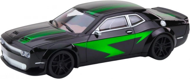 Sportwagen mit schwarzem Antrieb und grünen Linien