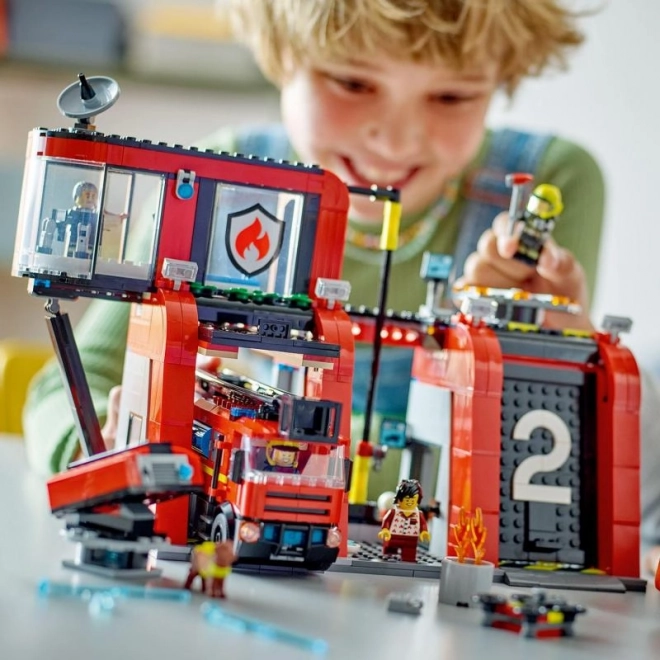 LEGO City Feuerwehrstation mit Feuerwehrauto