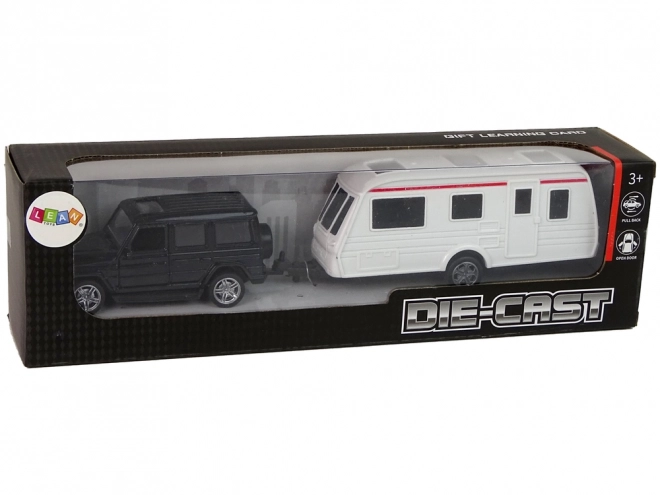 SUV-Modell mit Wohnwagen zum Campen
