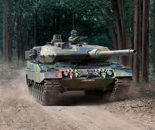 Plastikmodell Leopard 2A6/A6NL