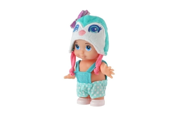 Puppe mit Mütze mit Tiermotiv