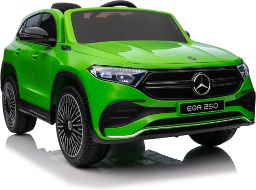 Elektrisches Auto Mercedes Benz EQA 250 grün
