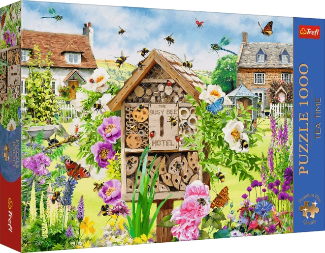 Detailreiches Motiv: Garten und Bienenhotel