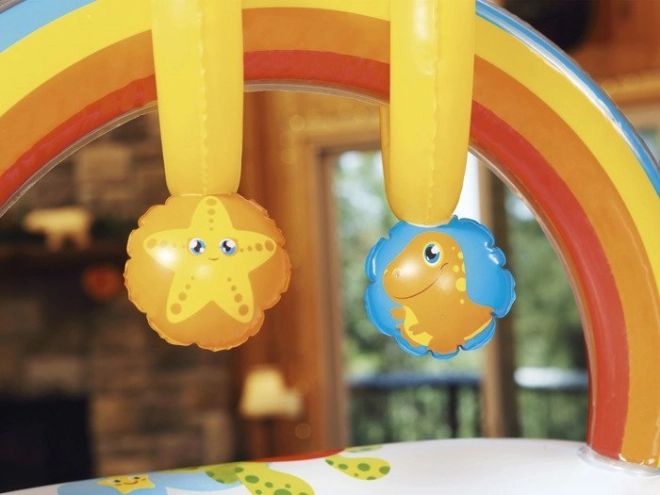 Spielbogen mit unterhaltsamen Quietschspielzeugen