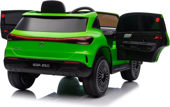Elektrisches Auto Mercedes Benz EQA 250 grün