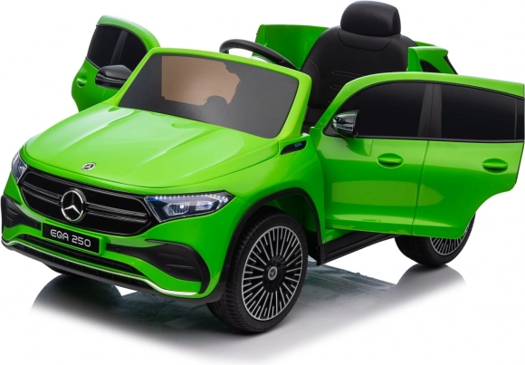 Elektrisches Auto Mercedes Benz EQA 250 grün