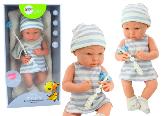 Babypuppe in Weiß-Blauem Outfit mit Mütze und Schnuller