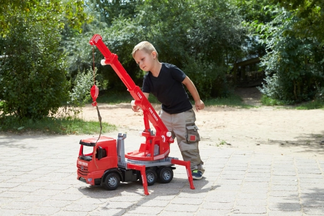 Feuerwehrkranwagen mit Mercedes-Lizenz