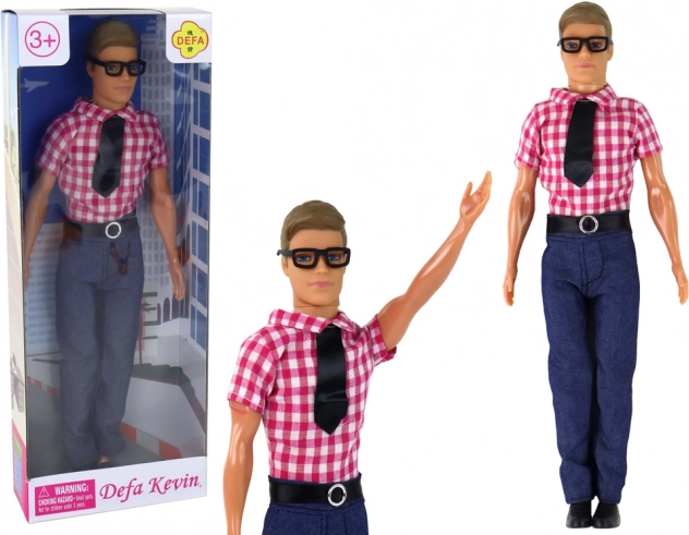 Puppe Kevin in elegantem Anzug mit rotem Hemd