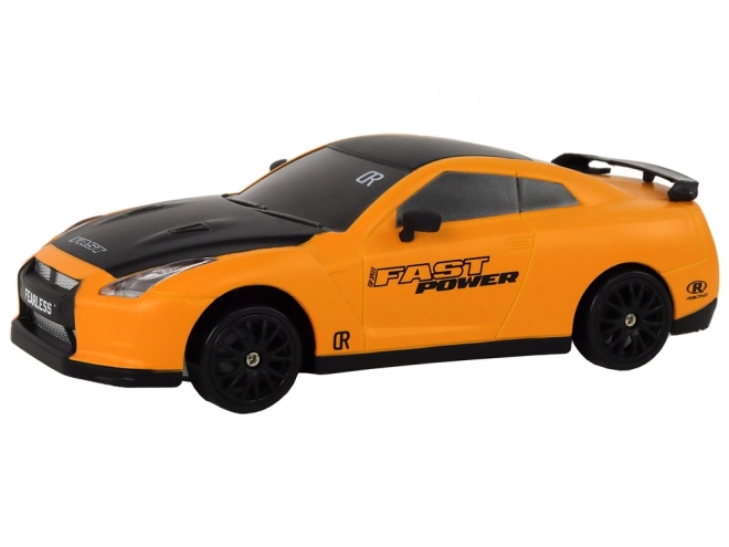 Ferngesteuerter Sportwagen R/C 1:24 mit austauschbaren Rädern – Gelb