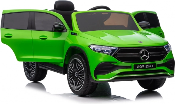 Elektrisches Auto Mercedes Benz EQA 250 grün