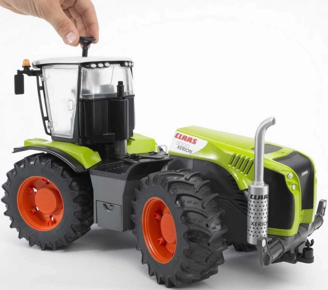 Bruder Traktor Claas Xerion