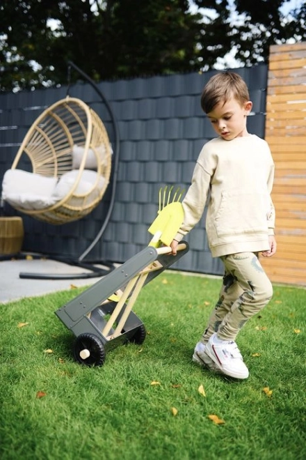 Metallischer Kinder-Gartenwagen mit Werkzeugen