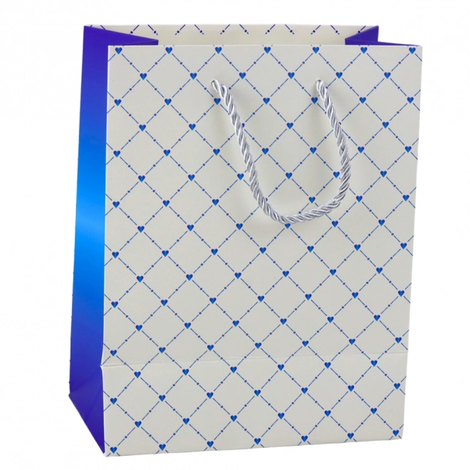 Papiergeschenktüte mit glänzenden Herzchen